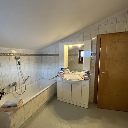 Eva In With Balcony, Cleaning Included Wald im Pinzgau